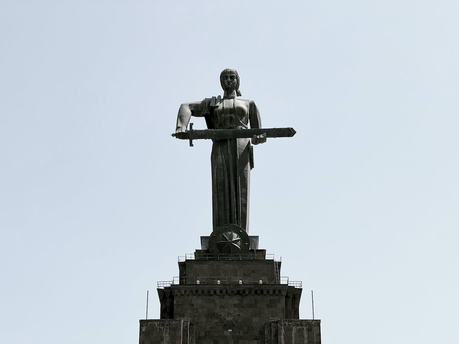 Escultura de la Madre Armenia en Ereván